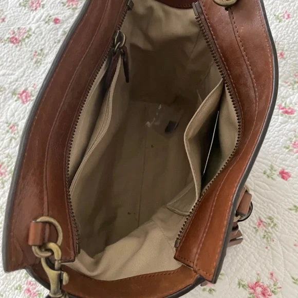 Coach mid-sized cross body purse - Picture 3 of 5